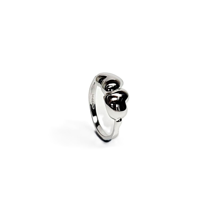The Verona Intertwined Opposite Double Heart Ring is crafted in London from 9ct white gold with a highly polished finish R00151.