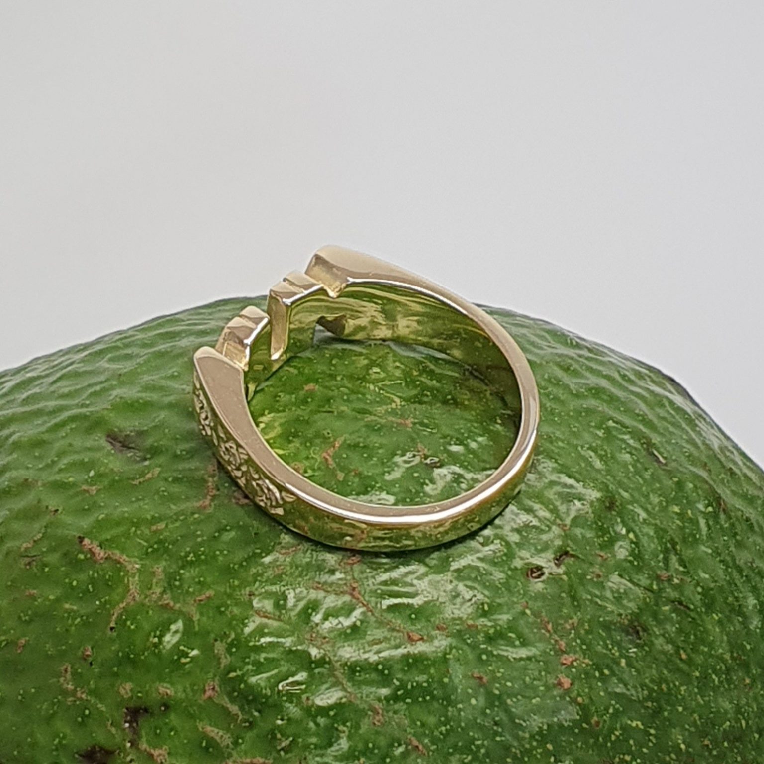The solid 9ct yellow gold mum ring R00145 has three hand-engraved roses on each side.