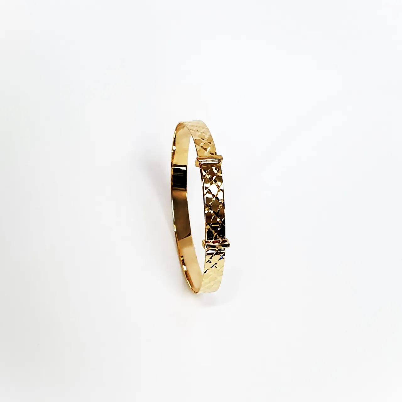 Childs bangle showing the fitting