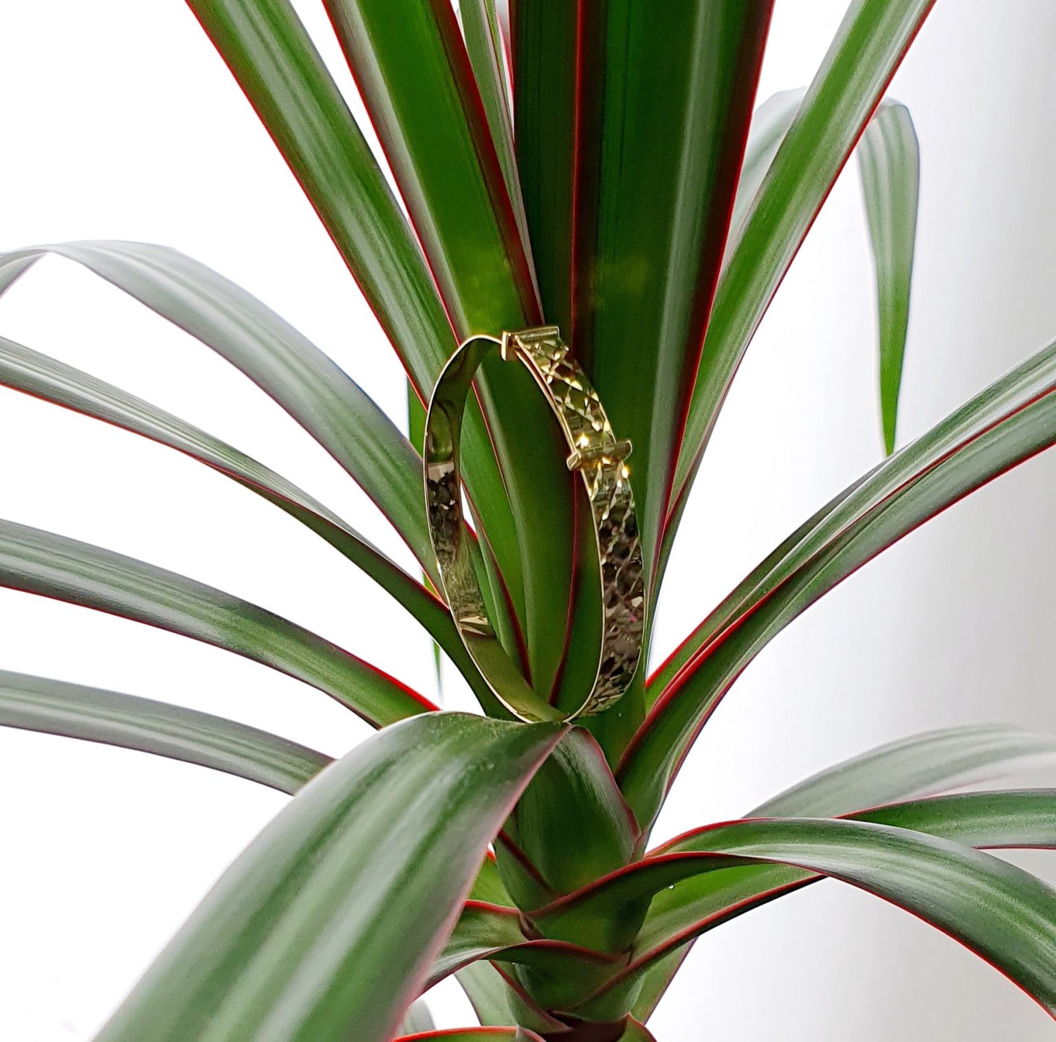 Gold expanding baby bangle 5mm wide with a diamond cut pattern BBG0003