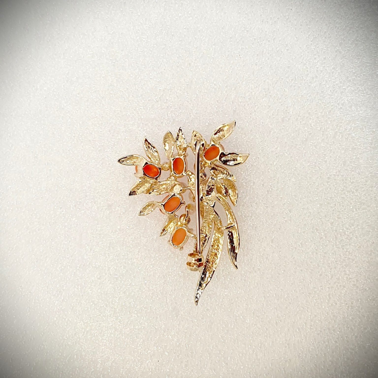 The Dhon bouquet & leaf 9ct gold Pink coral & white pearl brooch BRQ00025 shows the back with the pin and swivel safety catch.