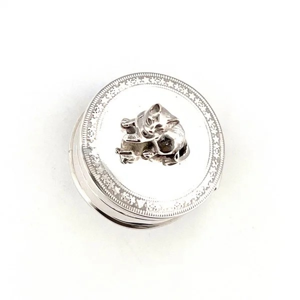 This Genuine silver cat pill box is a highly collectable gift for any cat lover. Made from the highest-quality sterling silver, the pill box is designed in London and made in England. Standing proud upon the lid, the sterling silver 3D cat is surrounded by detailed engraving around the edge of the lid.