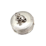 3D cat on the lid: The sterling silver 3D cat stands proudly on the pill box lid.