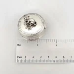 Compact and stylish: 30mm x 30mm x 30mm.