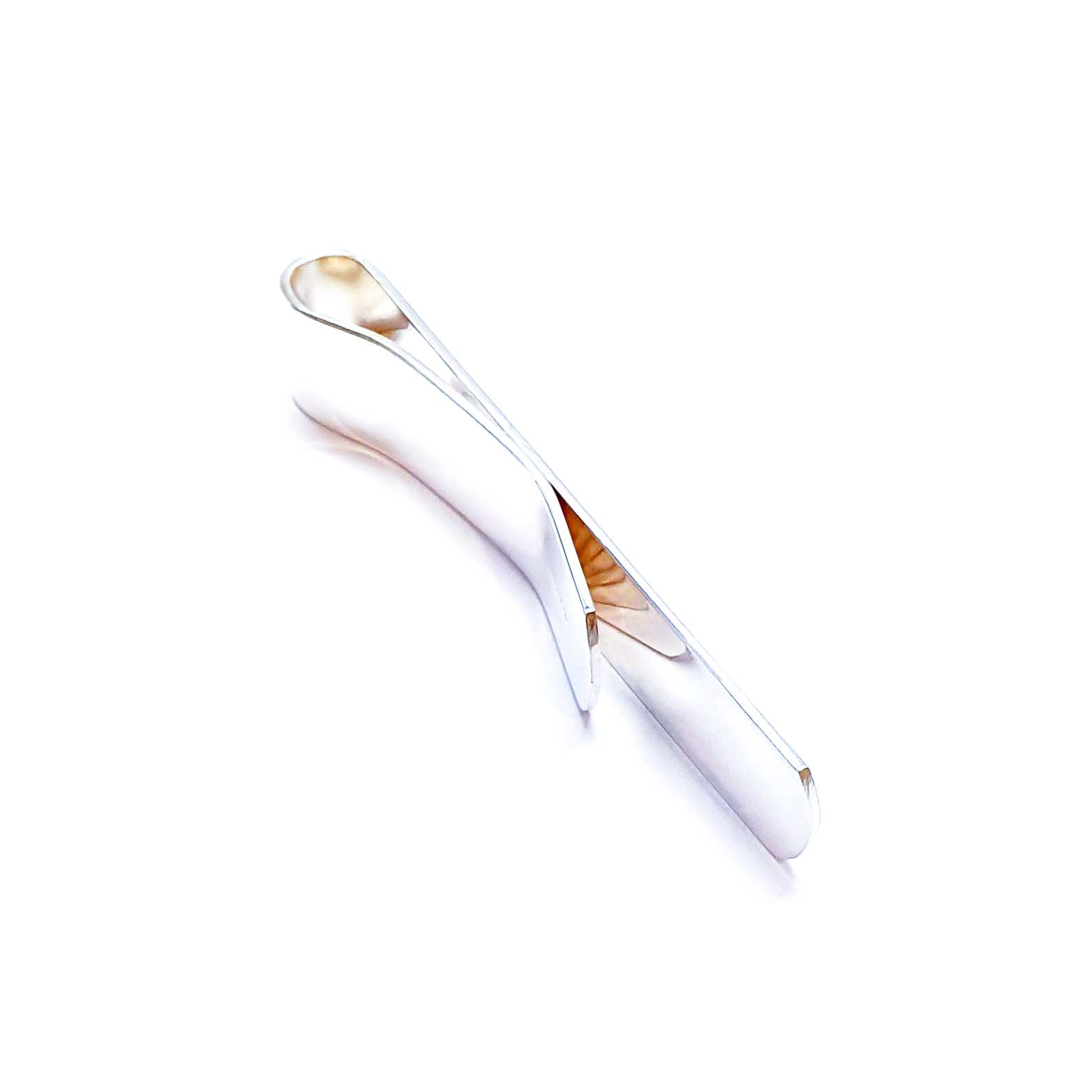 Edge view of Sterling silver barley twist patterned money clip.