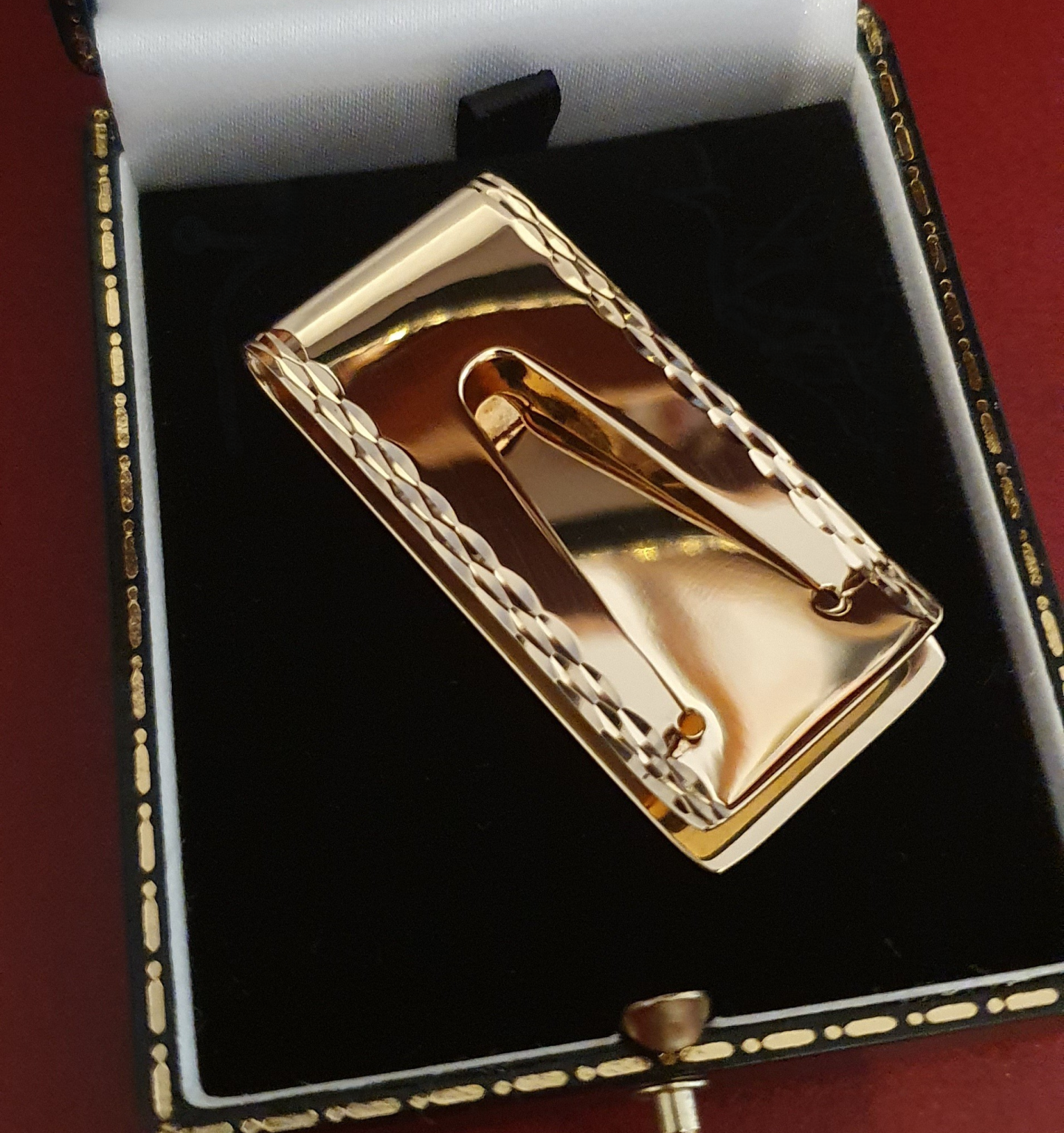 The Threadneedle Street vintage folding paper clip in gold is pictured in an antique-style gift box showing the back.