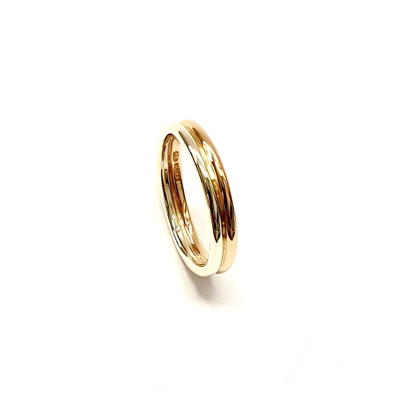 9ct yellow & white gold wedding band showcasing parallel wire design — the Sun & Snow ring’s handcrafted dual-tone structure shown in close detail