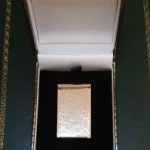 Barked pattern clip for your bank notes in nine carat gold.