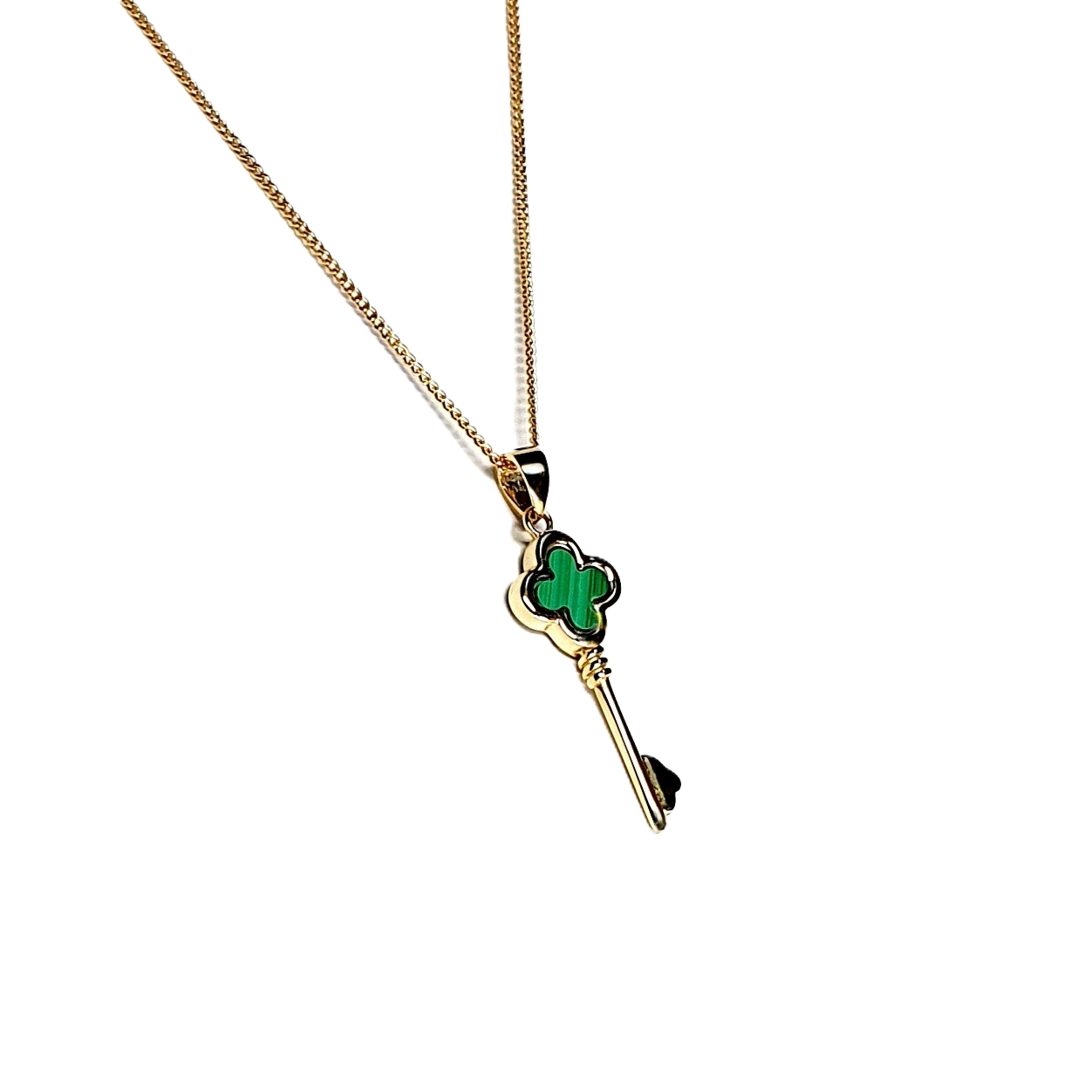 Right-facing profile Profile of the necklace turned to the right against a white background, emphasizing the thickness of the pendant and subtle textures in the malachite.