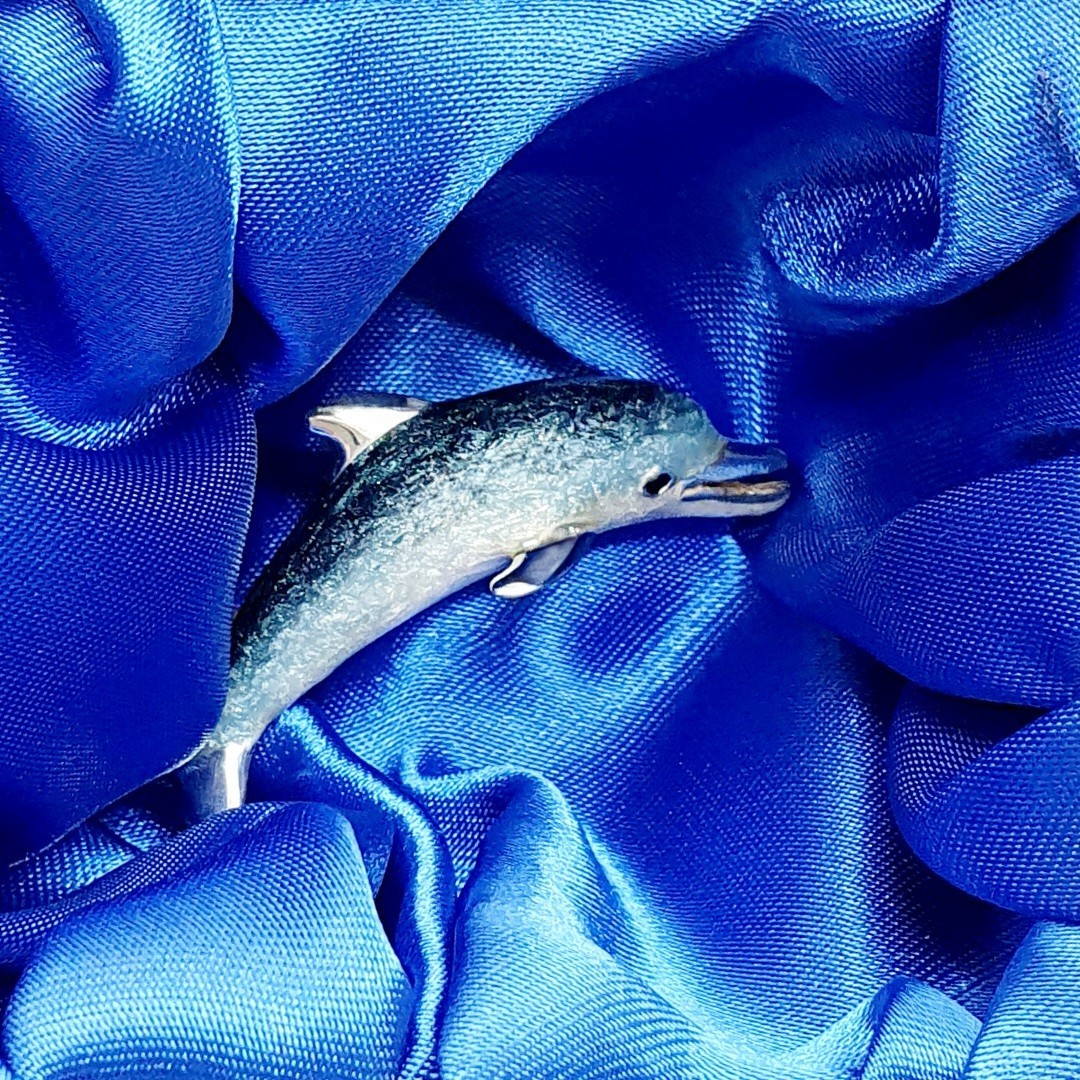 Lifelike enamelled Saturno Dolphin brooch made in Italy in genuine hallmarked sterling silver. Pictured in the gift box.