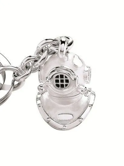 Close-Up: "Detailed diver’s helmet keyring, hallmarked sterling silver."