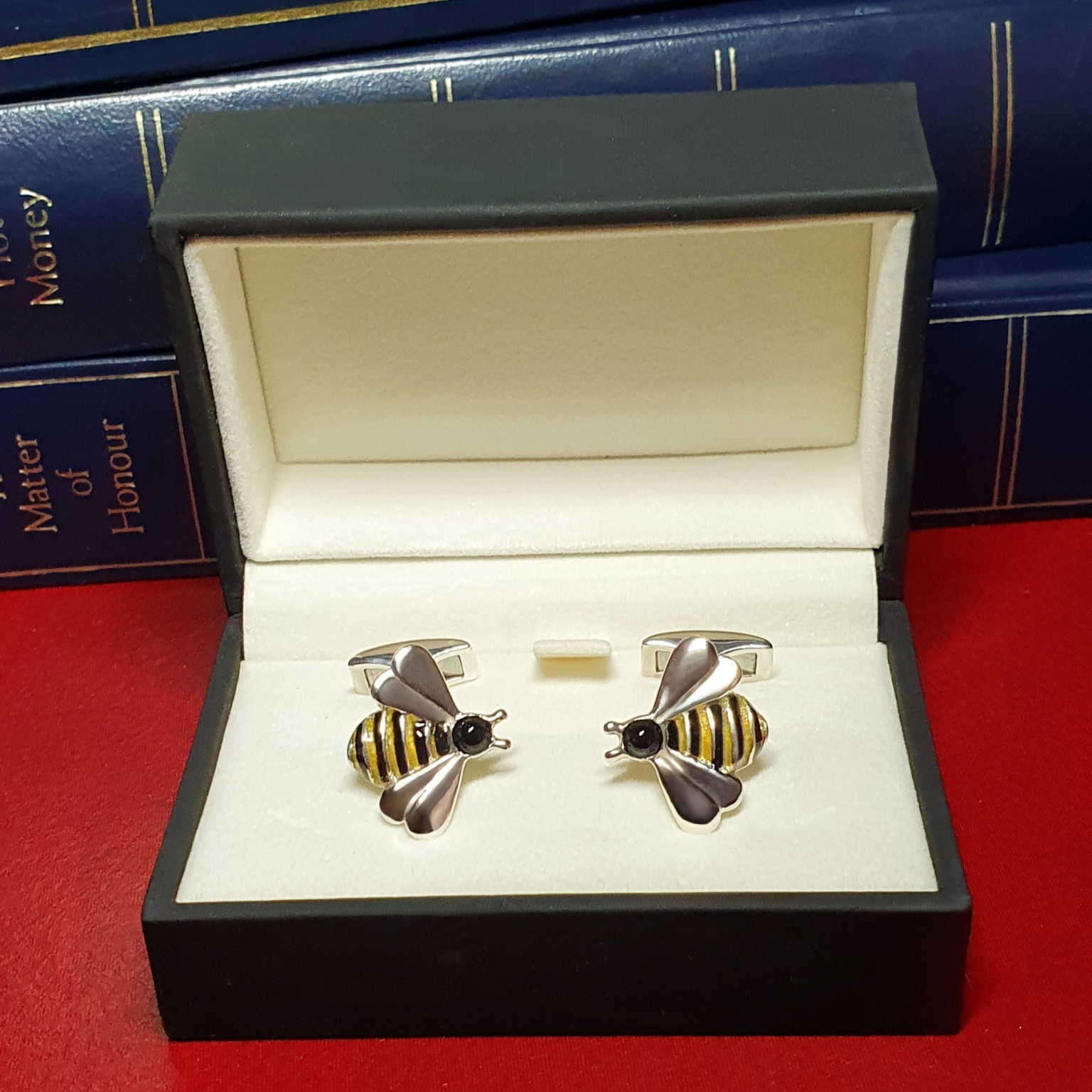 Bee cufflinks displayed in a luxury gift box – A sleek presentation showcasing expert craftsmanship and sophisticated design.