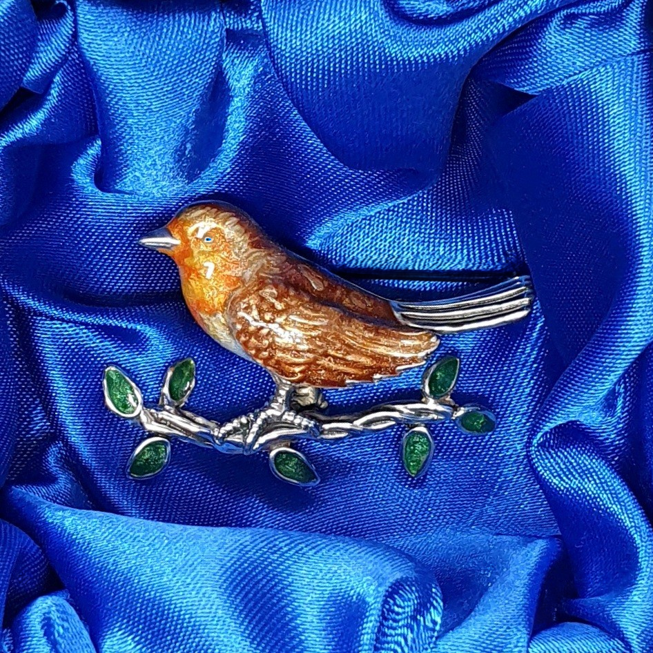 Genuine silver and enamel robin red breast brooch. Pictured in the gift box.