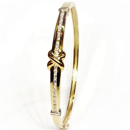 18ct Diamond Kiss Bangle BA00002