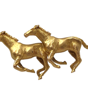 This is a superb brooch by one of the best makers, Alabaster & Wilson. Two galloping horses are side by side, and the detail screams quality—front view.