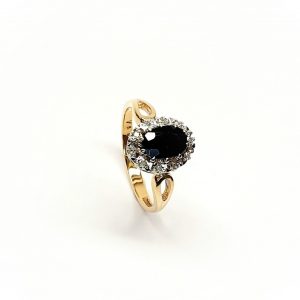9ct-Gold-Oval-Sapphire-&-Diamond-Ring-RQ00134