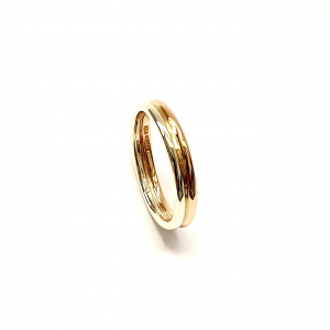 9ct yellow & white gold wedding band showcasing parallel wire design — the Sun & Snow ring’s handcrafted dual-tone structure shown in close detail