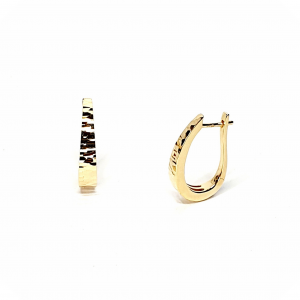 The Cutcombe 9ct gold tapered loop earrings EL00169 with a diamond cut pattern.