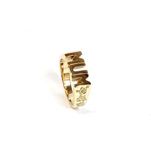 The solid 9ct yellow gold mum ring R00145 has three hand-engraved roses on each side.