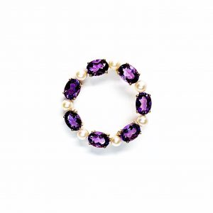 Seven round, beautiful cultured pearls with a further seven alternating stunning oval amethyst gemstones all set into a 9ct yellow gold circle wreath design brooch.